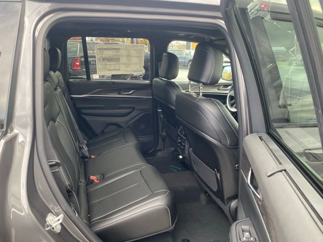 New 2025 Jeep Grand Cherokee Limited w/ Luxury Tech Group II image 34