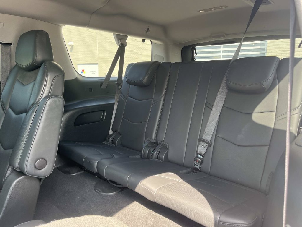 Used 2018 Cadillac Escalade ESV Premium Luxury AWD/4WD image 18