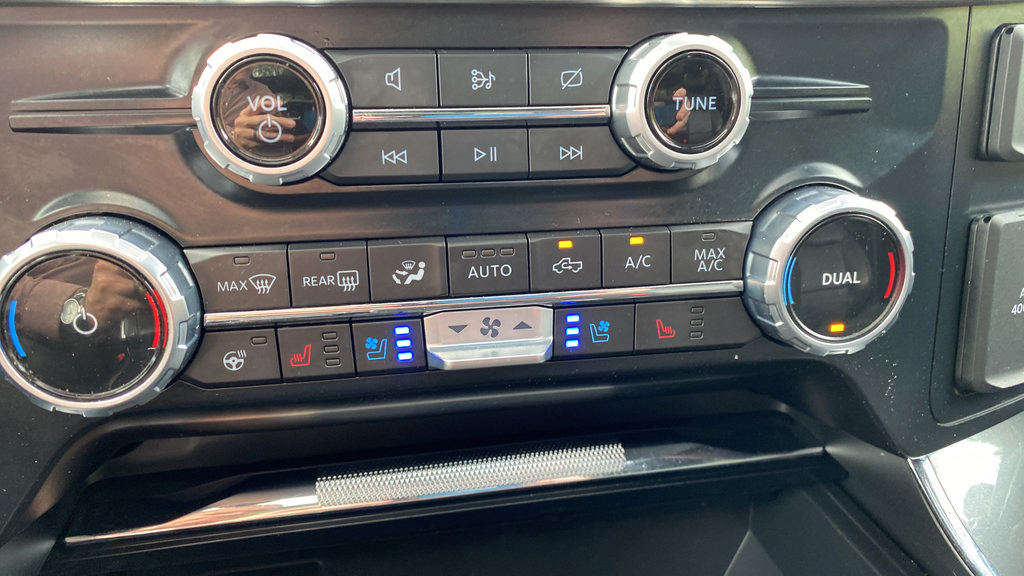 Used 2023 Ford F150 Lariat w/ FX4 Off-Road Package AWD/4WD image 18