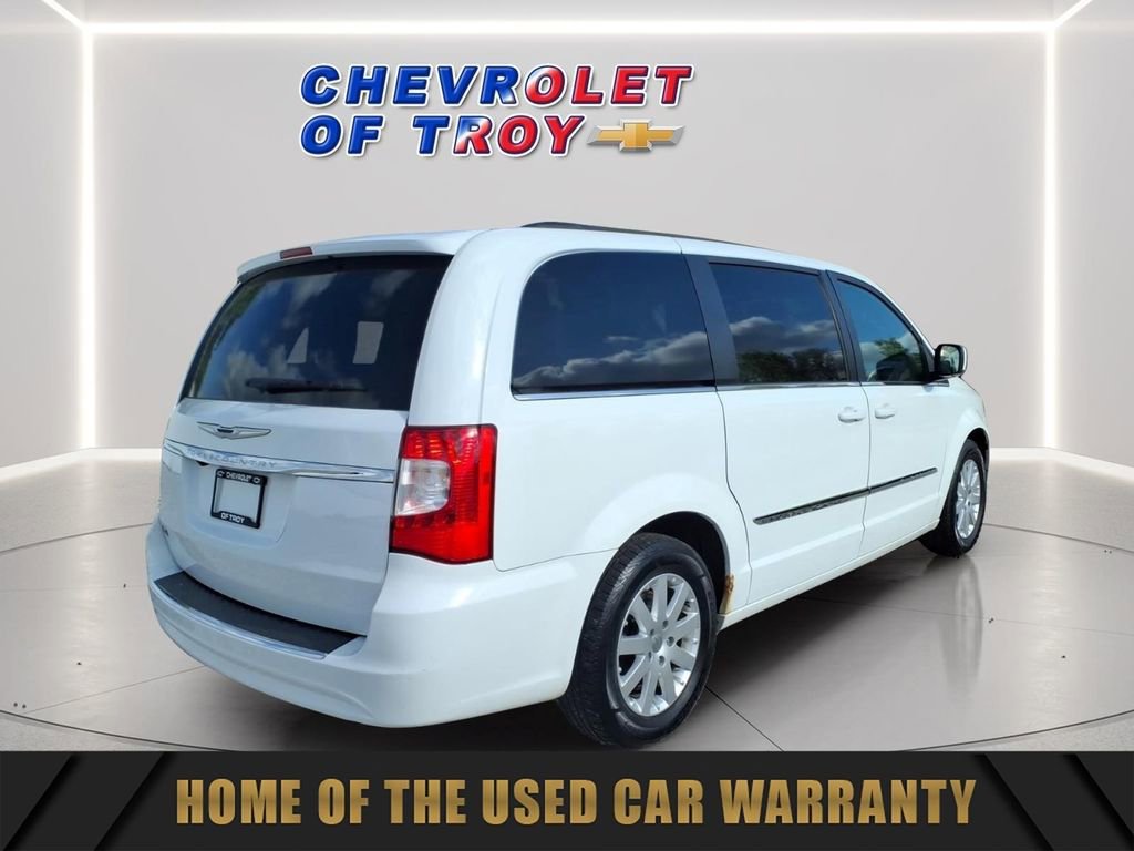 Used 2014 Chrysler Town & Country Touring FWD image 9