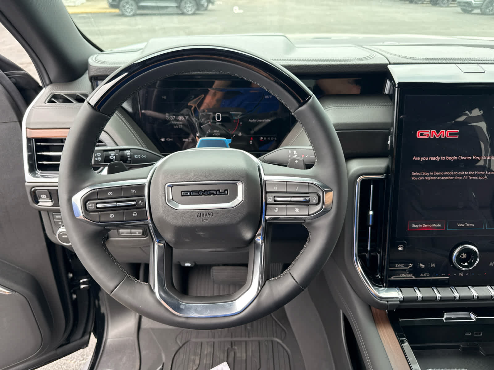 New 2026 GMC Yukon Denali w/ Advanced Technology Package AWD/4WD image 16