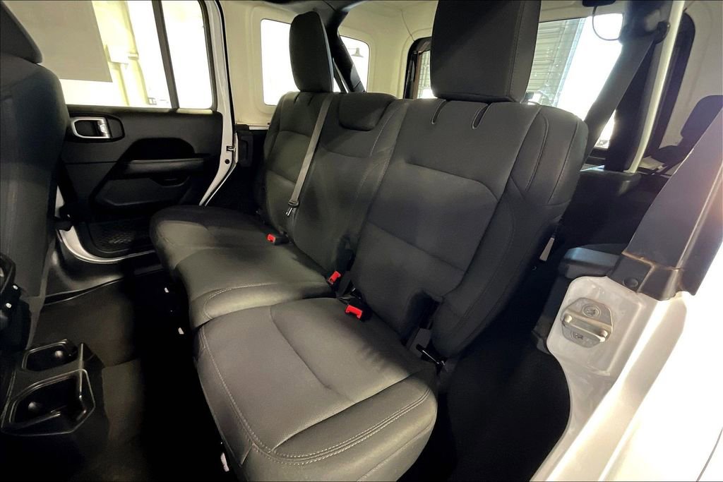 Used 2020 Jeep Wrangler Unlimited Sahara image 33