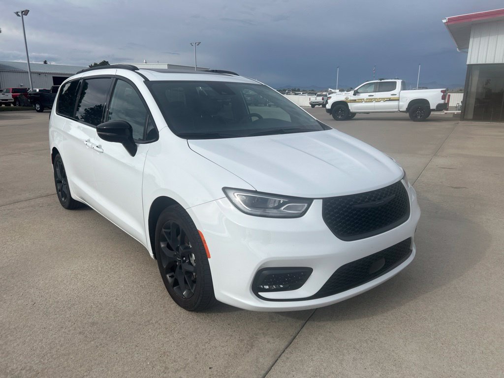 Used 2025 Chrysler Pacifica Limited FWD image 7