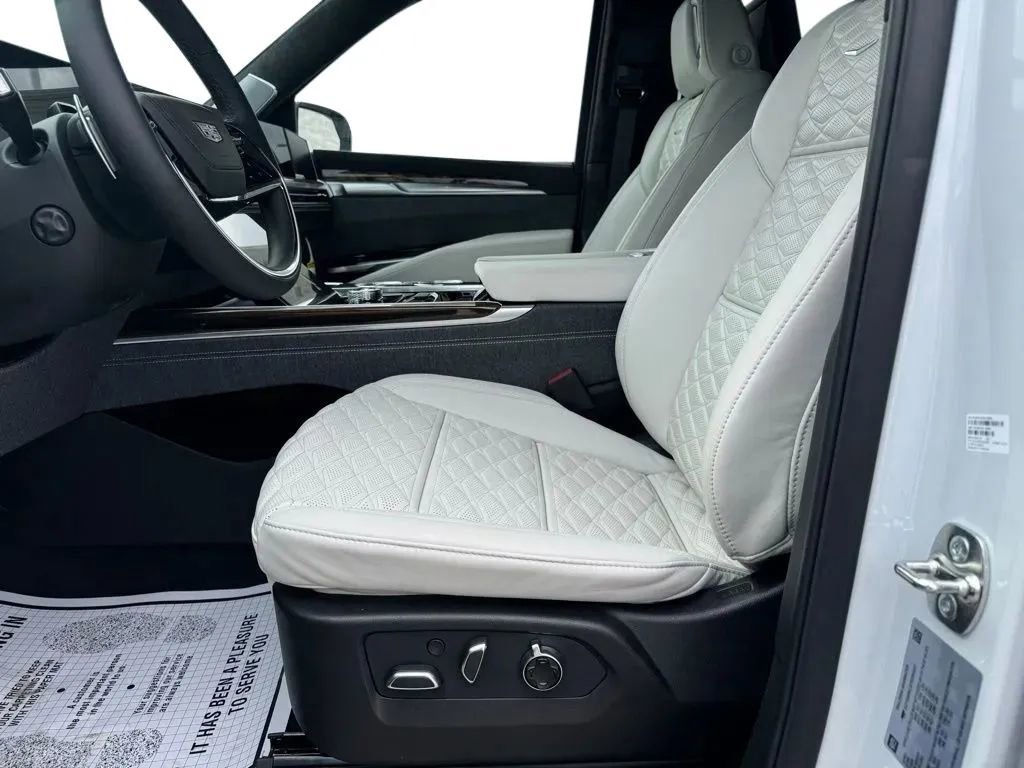 New 2026 Cadillac Escalade ESV Platinum Sport w/ LPO, ONYX Package image 9