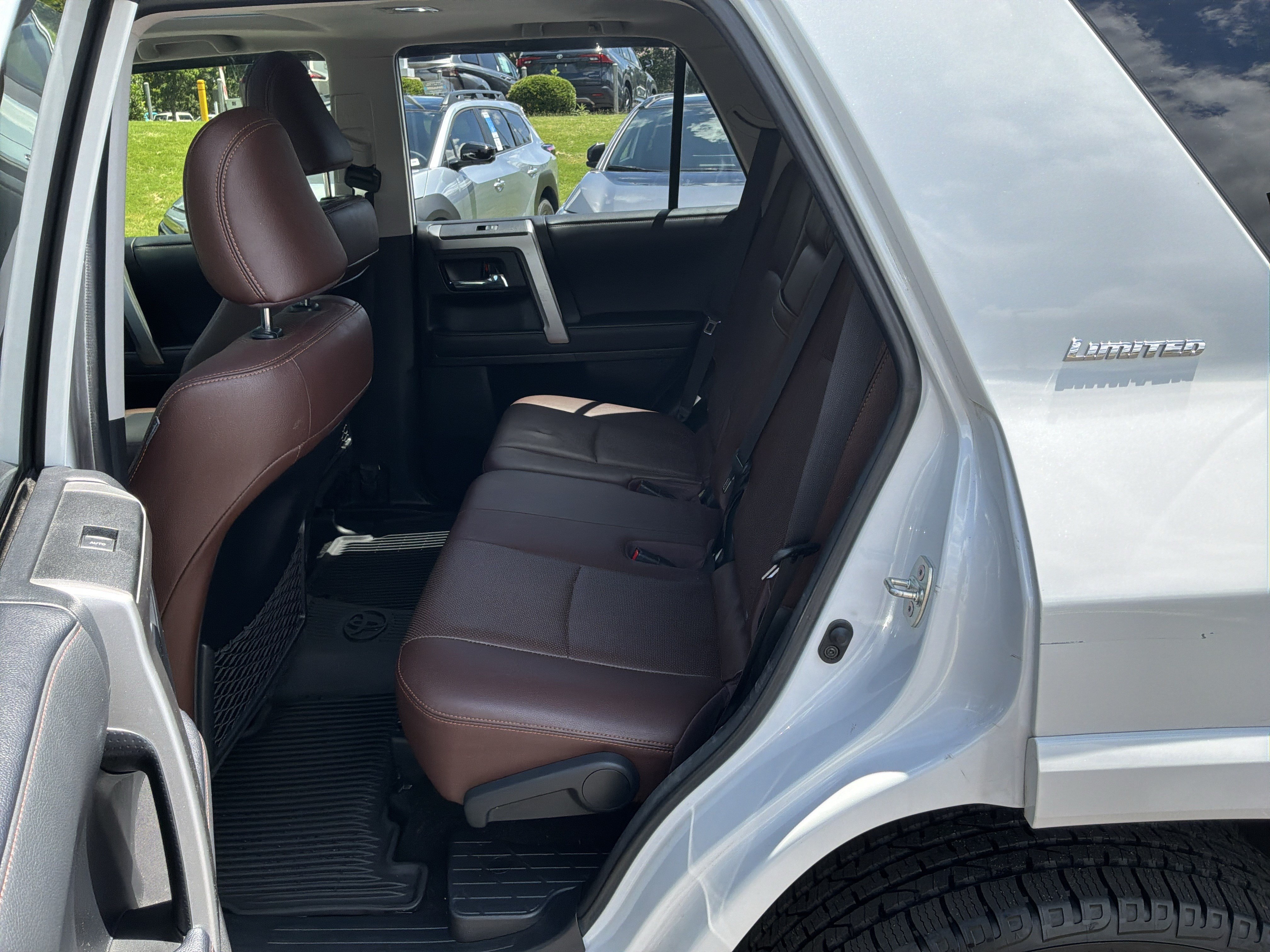 Used 2024 Toyota 4Runner Limited AWD/4WD image 31
