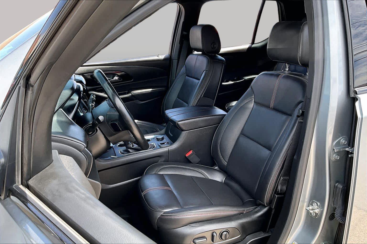 Used 2023 Chevrolet Traverse RS w/ LPO, Floor Liner Package FWD image 8