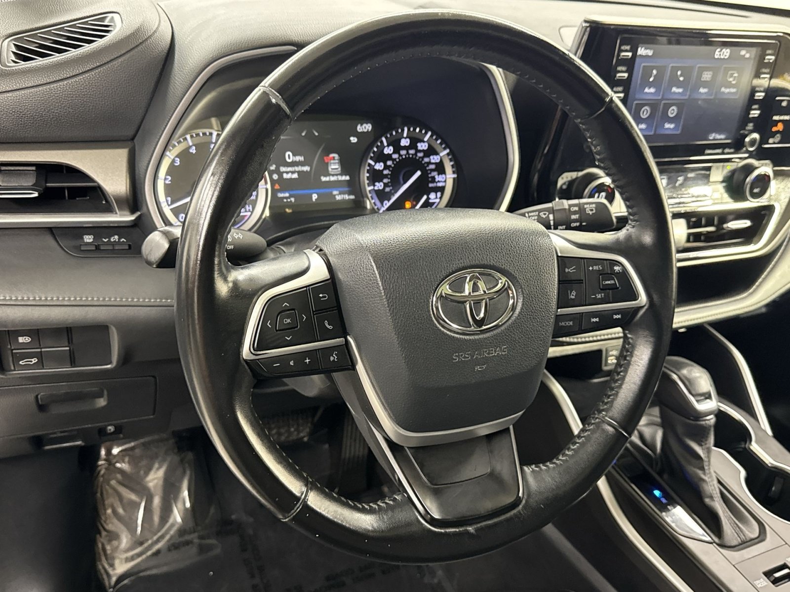 Used 2022 Toyota Highlander XLE AWD/4WD image 27