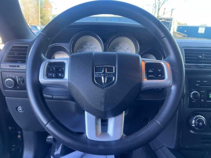 Used 2013 Dodge Challenger SXT RWD image 16