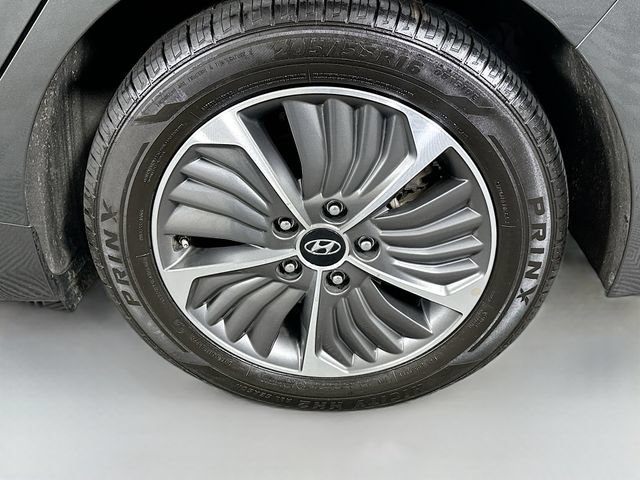 Used 2021 Hyundai Ioniq SEL FWD image 29
