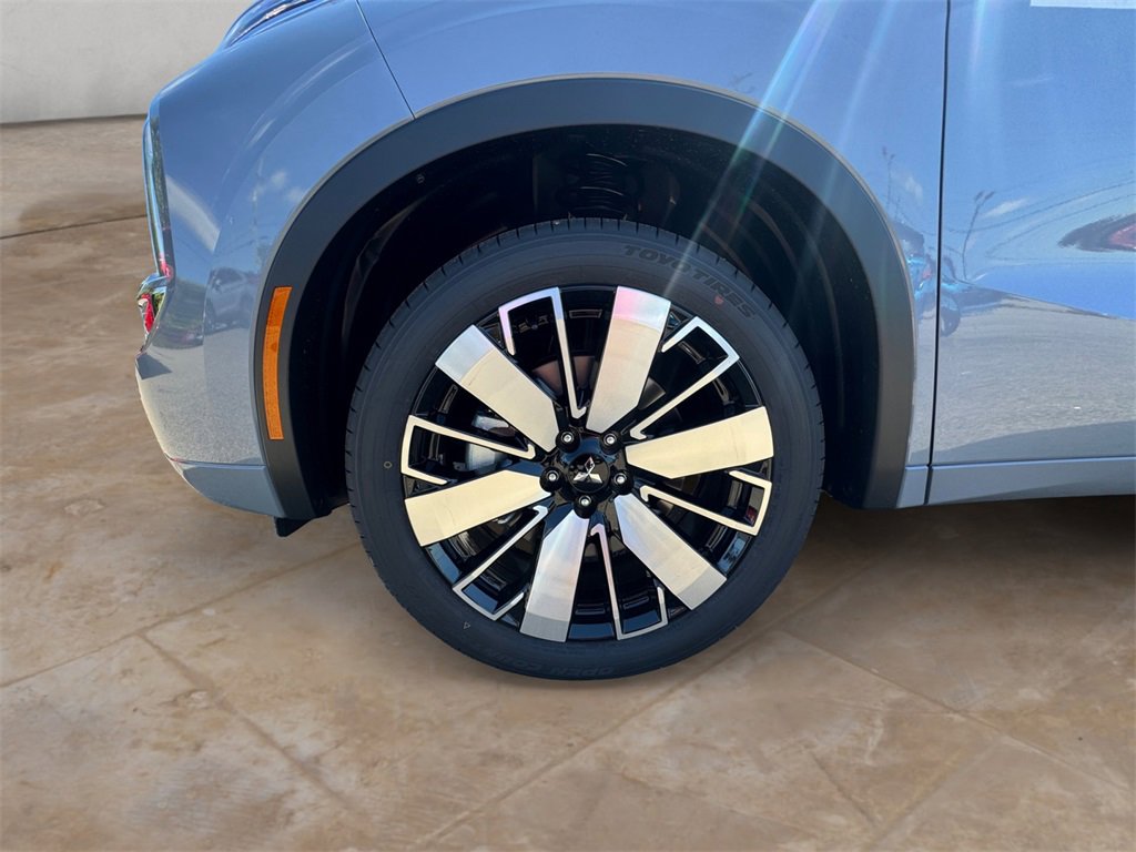 New 2025 Mitsubishi Outlander SEL image 14