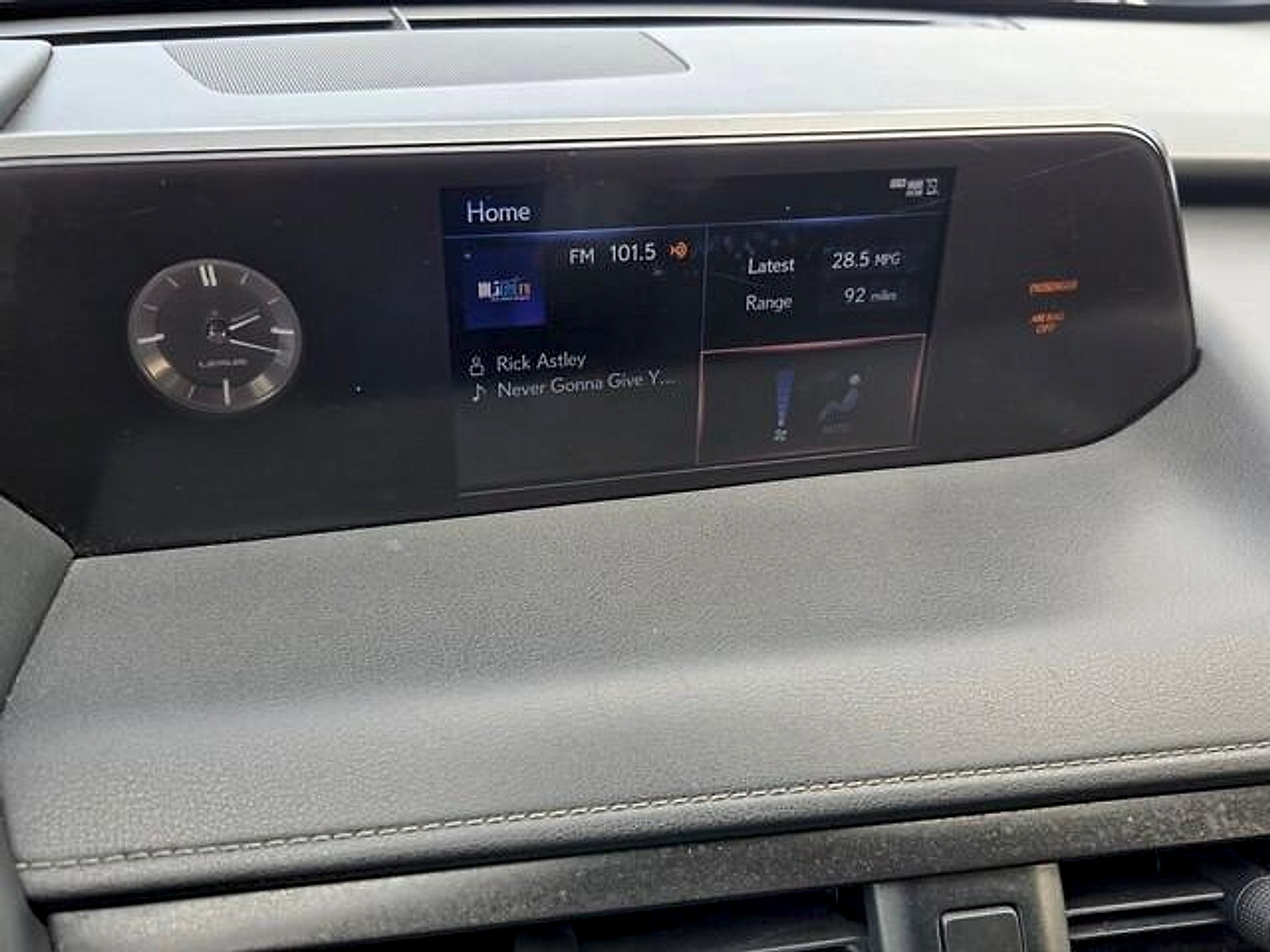 Used 2019 Lexus UX 200 FWD image 18