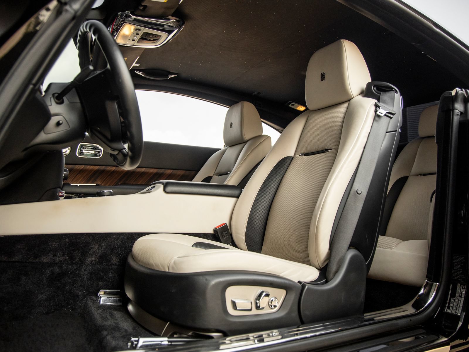 Used 2019 Rolls-Royce Wraith RWD image 23