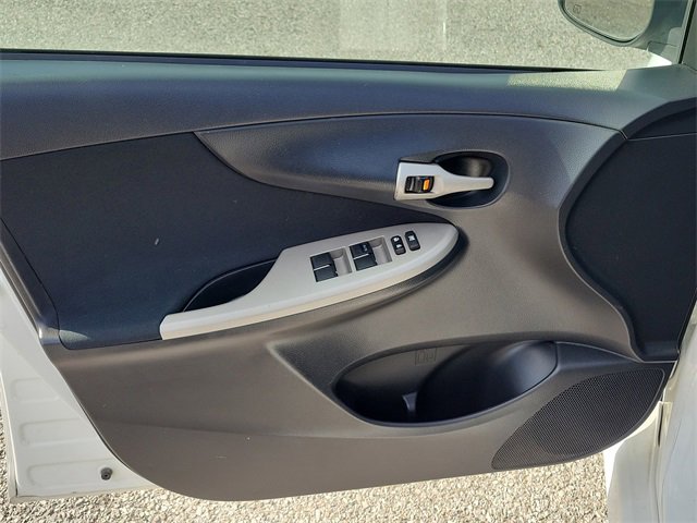 Used 2013 Toyota Corolla S image 17