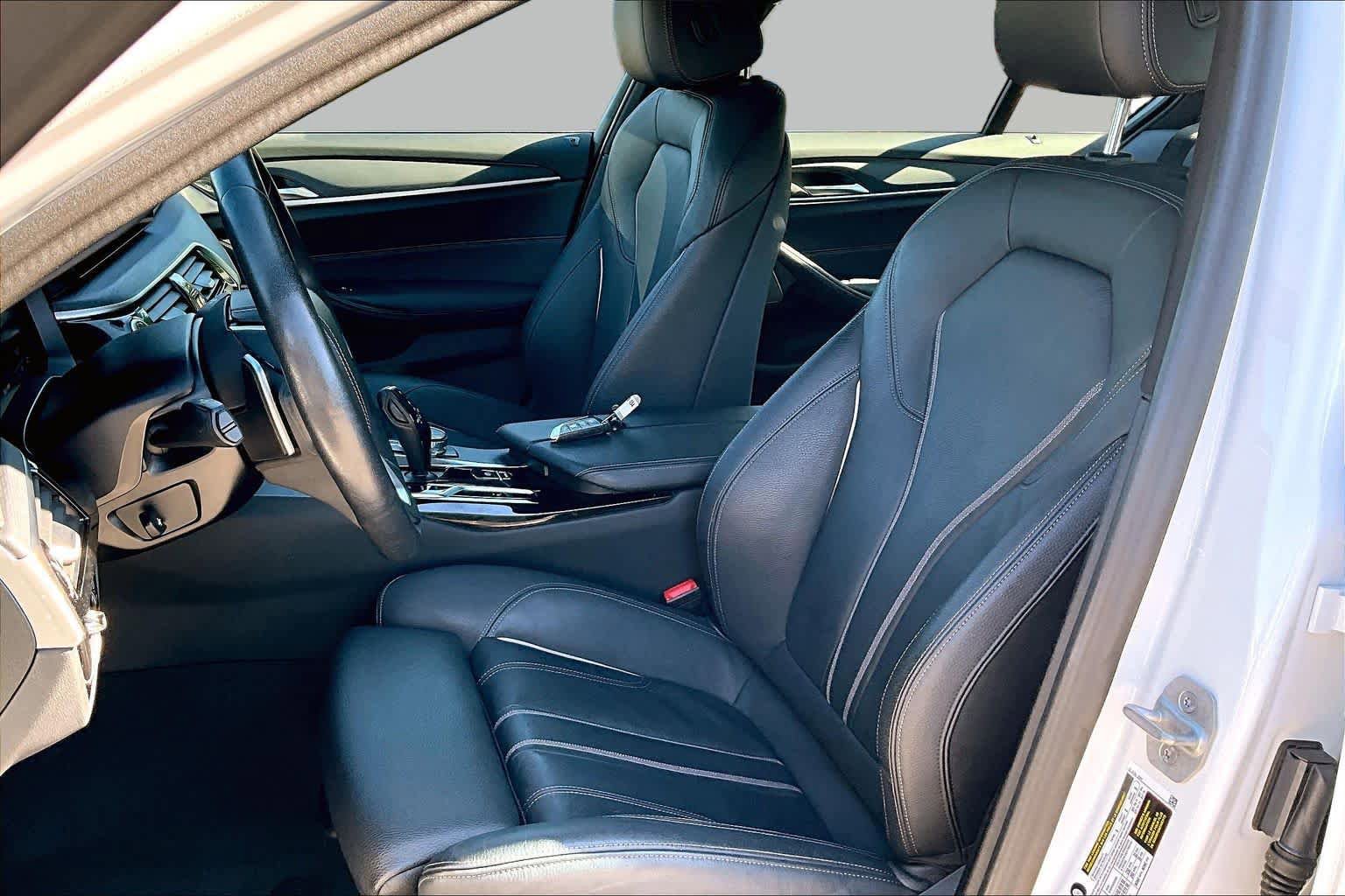 Used 2023 BMW 530i w/ Premium Package RWD image 7