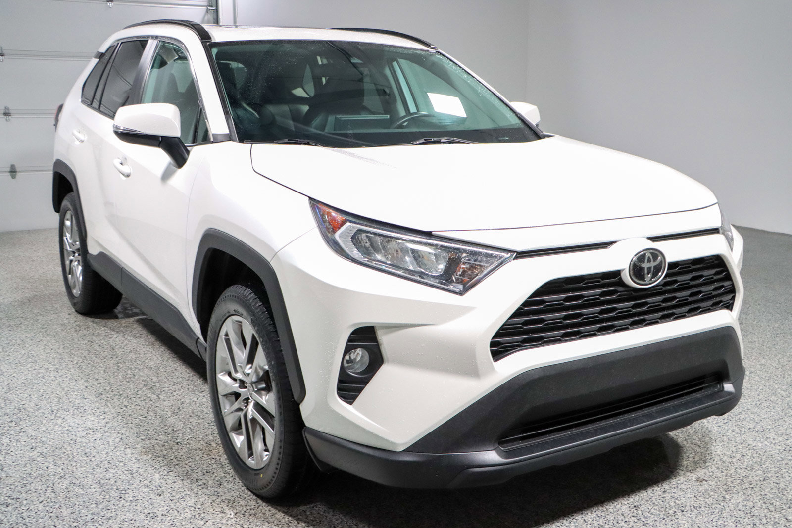 Used 2021 Toyota RAV4 XLE Premium image 5