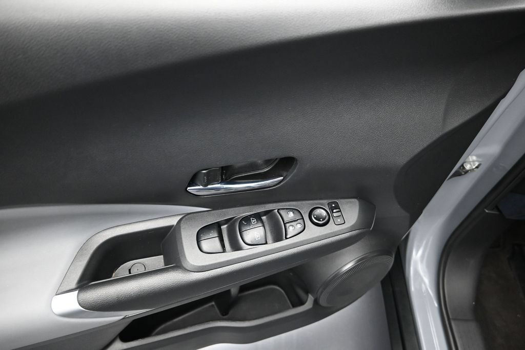 Used 2022 Nissan Kicks SR w/ Premium Package FWD image 10