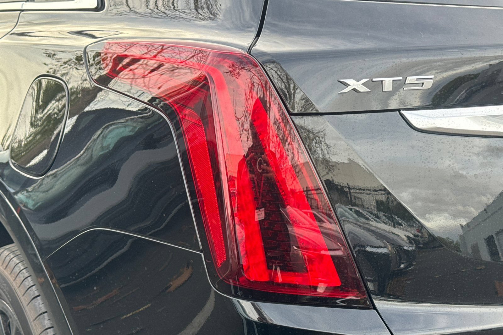 Used 2025 Cadillac XT5 Premium Luxury w/ LPO, Red Accent Package FWD image 44