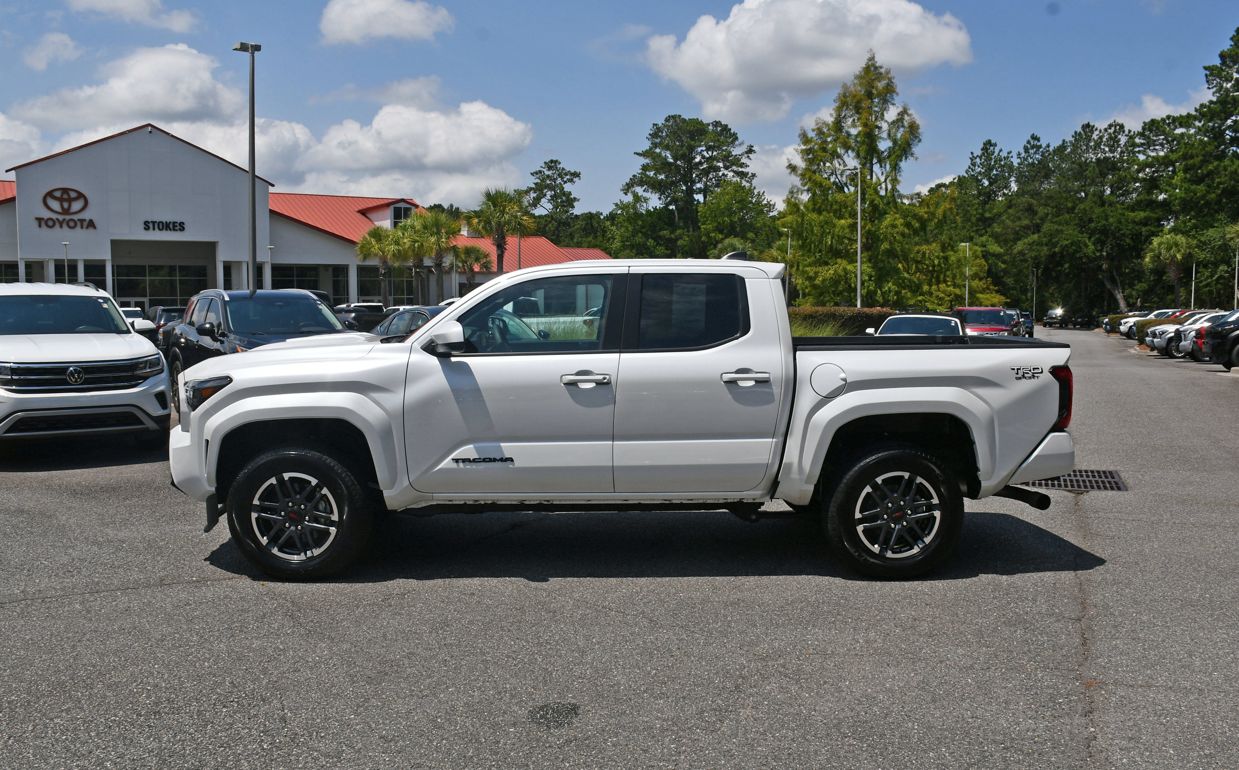 Used 2024 Toyota Tacoma TRD Sport AWD/4WD image 2