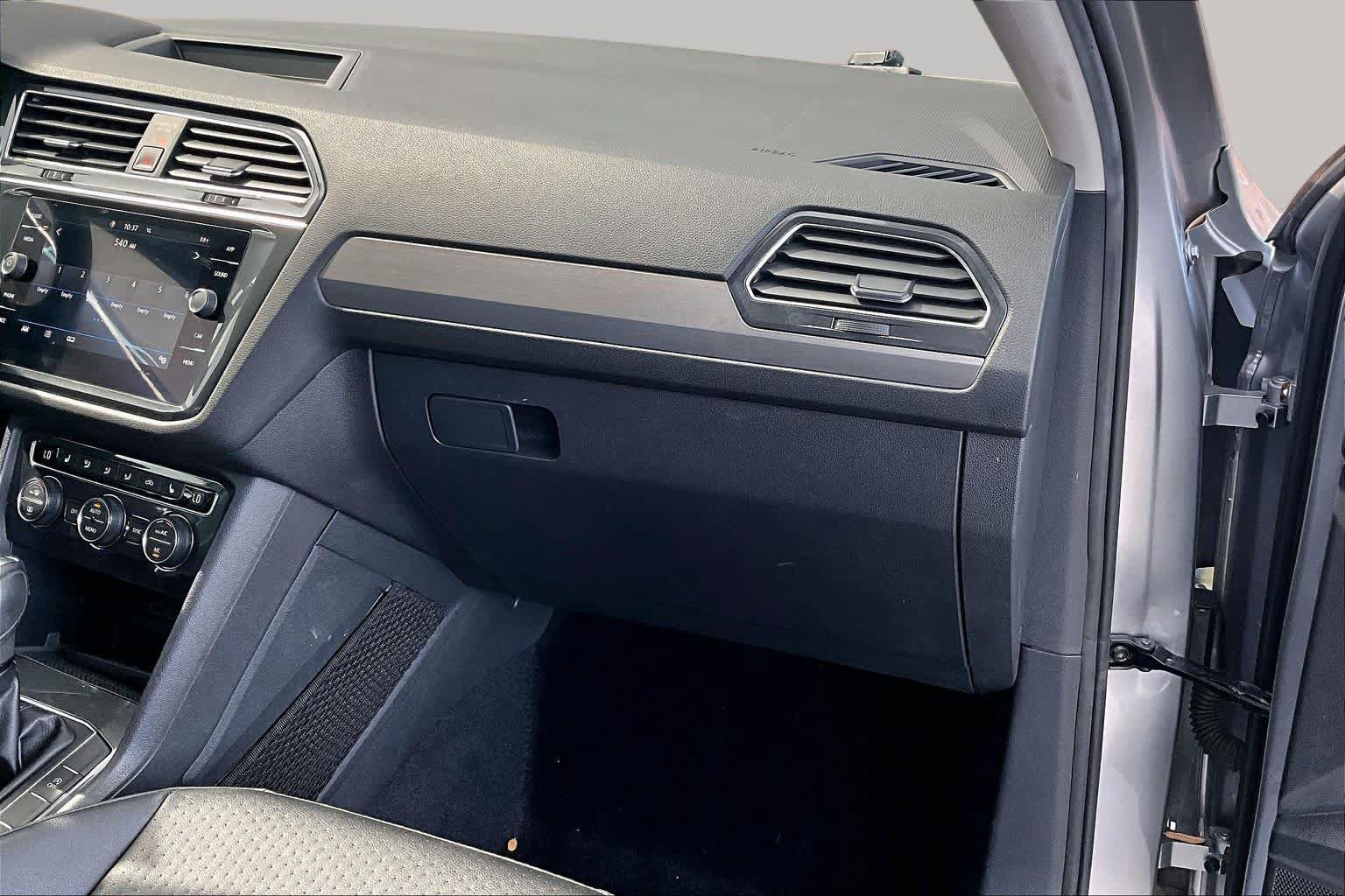 Used 2020 Volkswagen Tiguan SE w/ Panoramic Sunroof Package FWD image 19
