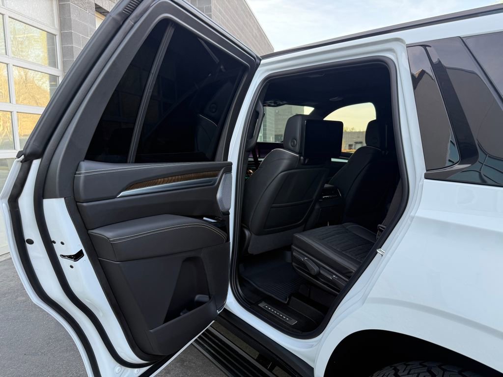 Used 2026 Cadillac Escalade Platinum Sport w/ LPO, ONYX Package AWD/4WD image 30