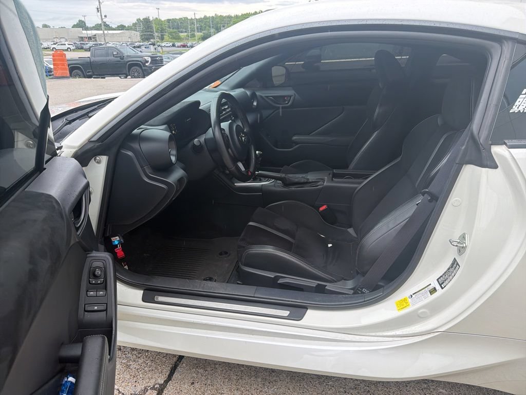 Used 2023 Toyota GR86 Premium w/ ALL Weather Mat Package (TMS) RWD image 5