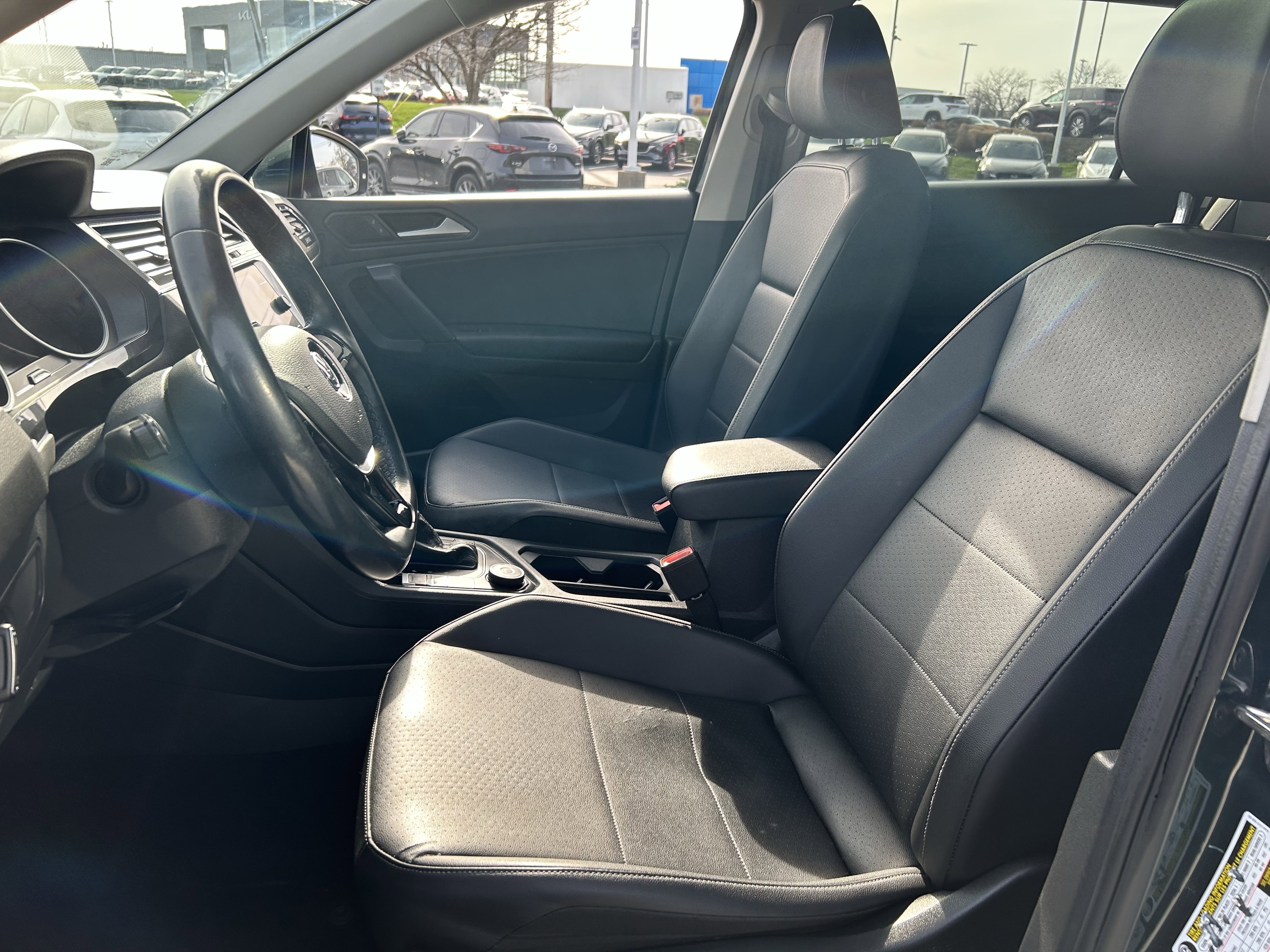 Used 2019 Volkswagen Tiguan SE w/ Panoramic Sunroof Package image 21
