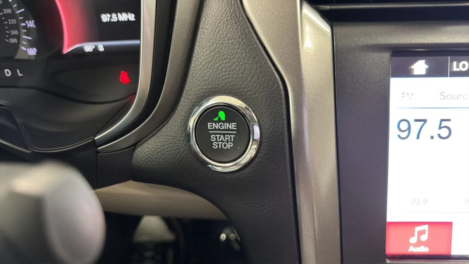 Used 2019 Ford Fusion SE FWD image 15