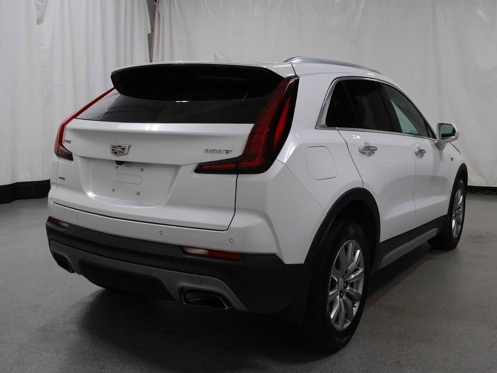 Used 2020 Cadillac XT4 Premium Luxury w/ Cold Weather Package AWD/4WD image 9