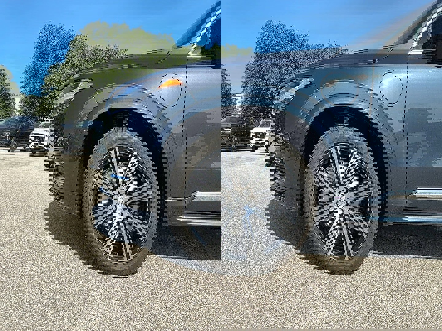 New 2025 Volvo XC90 T8 Core w/ Climate Package image 9