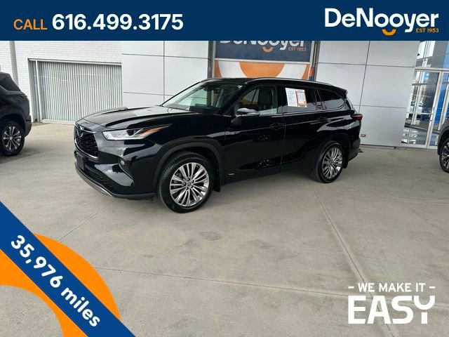 Used 2023 Toyota Highlander Platinum image 1
