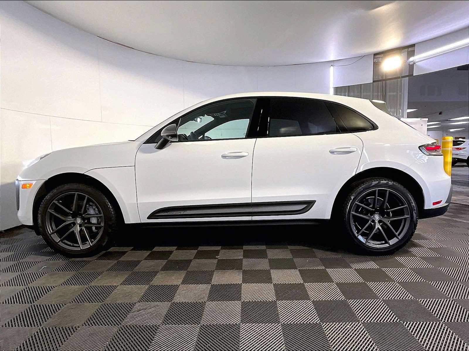 Certified 2023 Porsche Macan Turbo AWD/4WD image 2