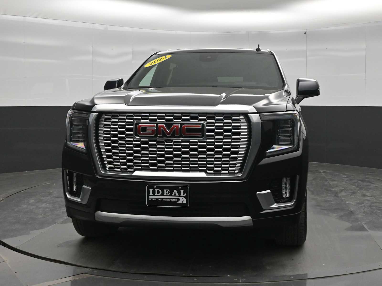 Used 2024 GMC Yukon XL Denali w/ Advanced Technology Package AWD/4WD image 3