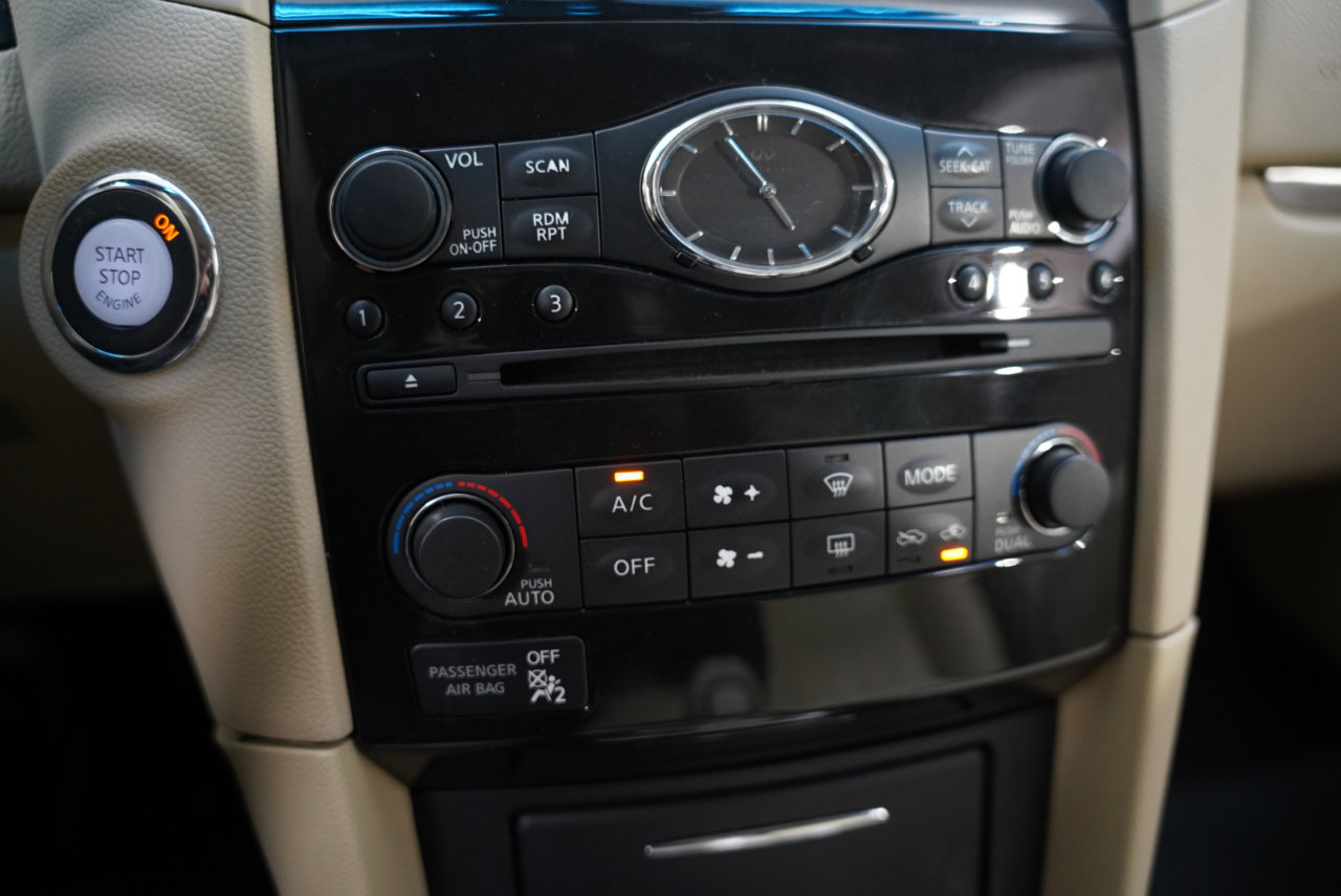 Used 2016 INFINITI QX70 AWD w/ Premium Package image 20