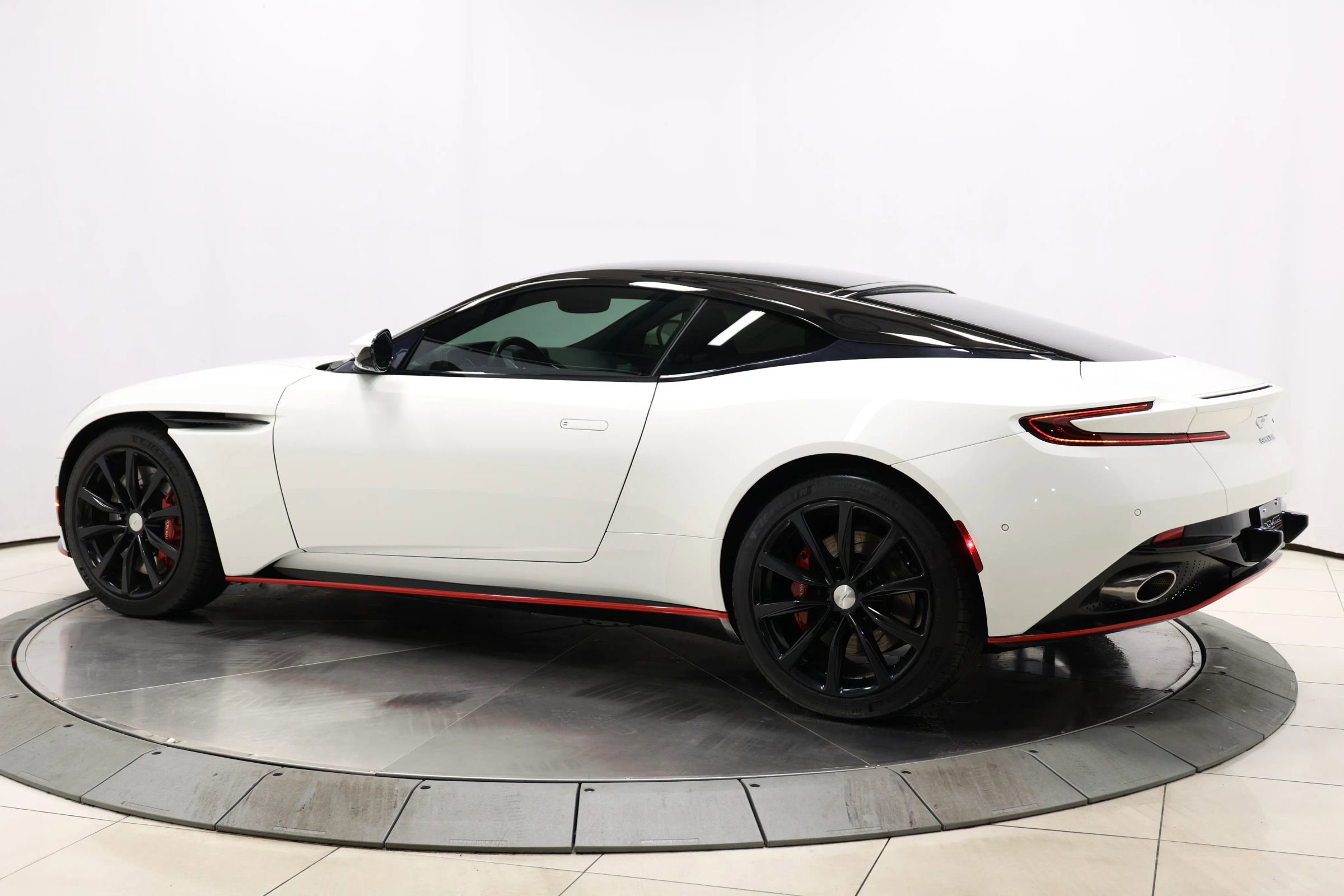 Used 2018 Aston Martin DB11 Coupe image 49