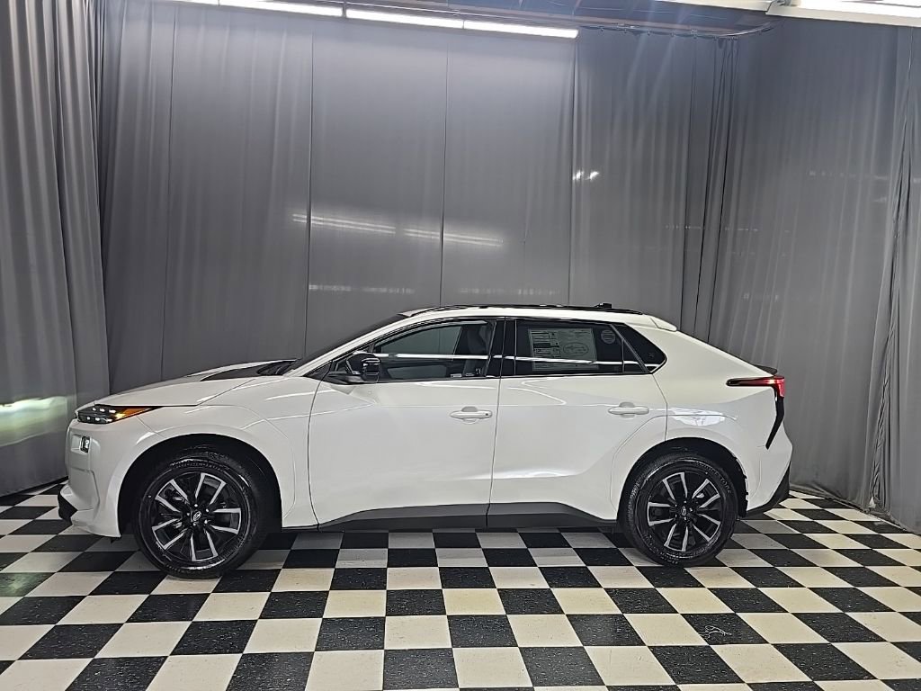 New 2026 Subaru Solterra AWD/4WD image 16
