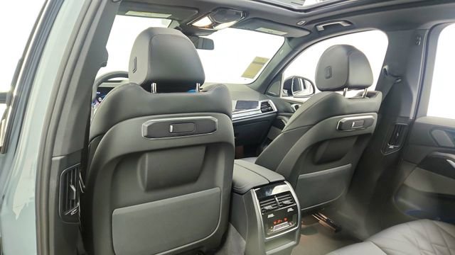 Used 2025 BMW X5 xDrive40i w/ M Sport Package image 32