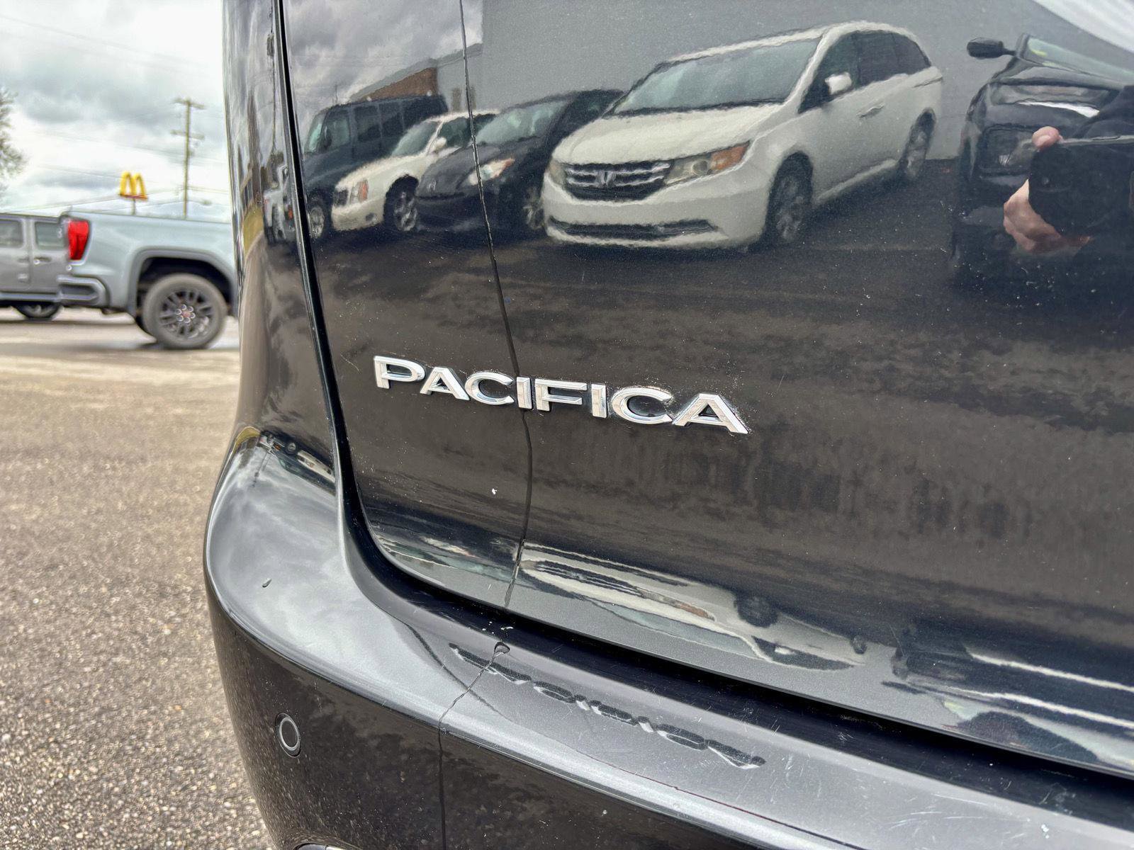 Used 2021 Chrysler Pacifica Touring-L image 20