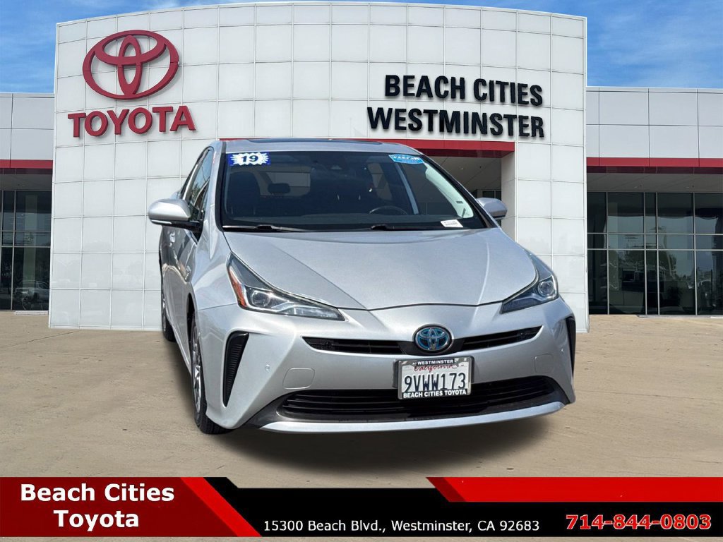 Used 2019 Toyota Prius XLE w/ Premium Convenience Package FWD image 3