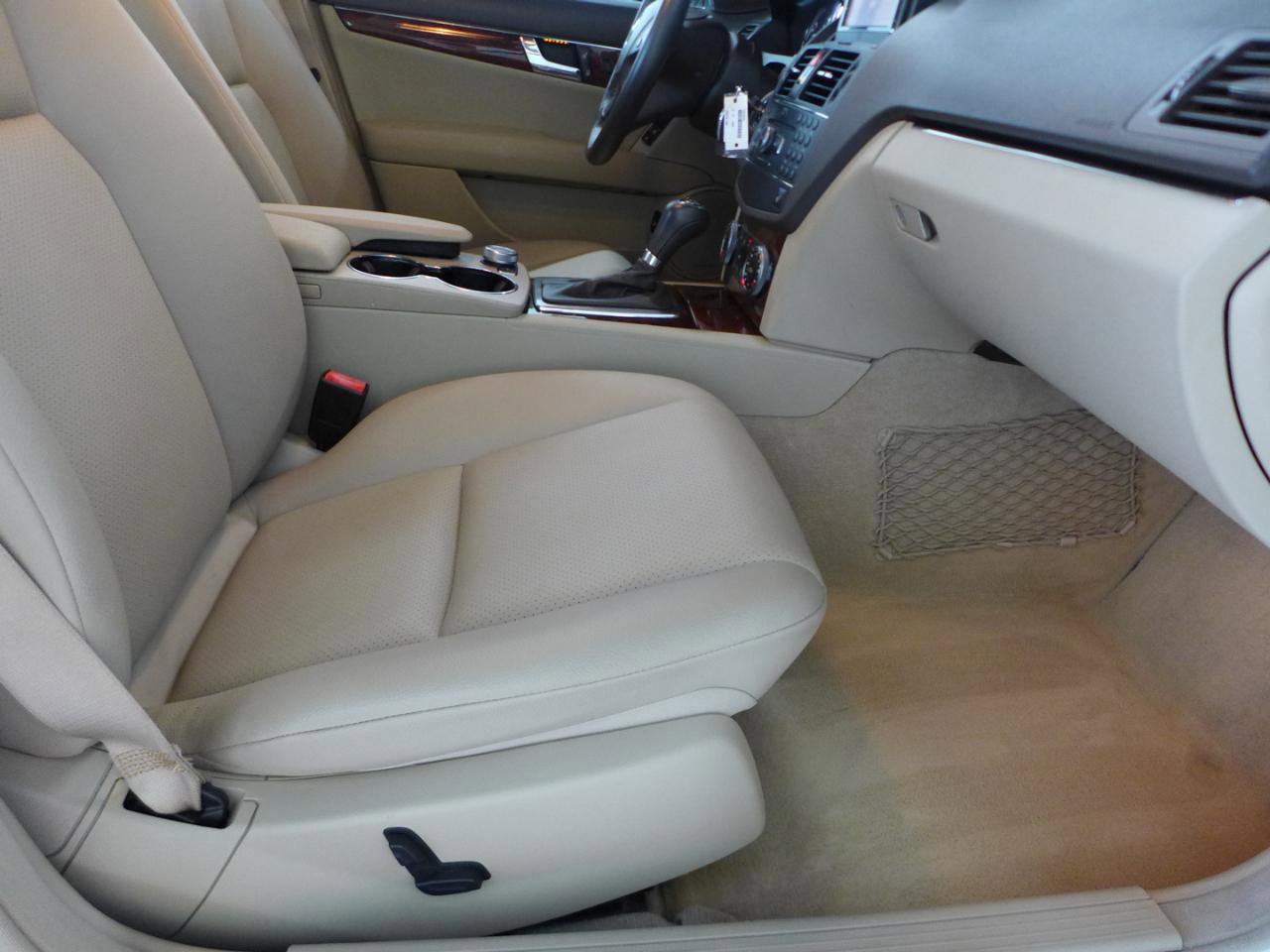 Used 2009 Mercedes-Benz C 300 4MATIC Sedan image 44