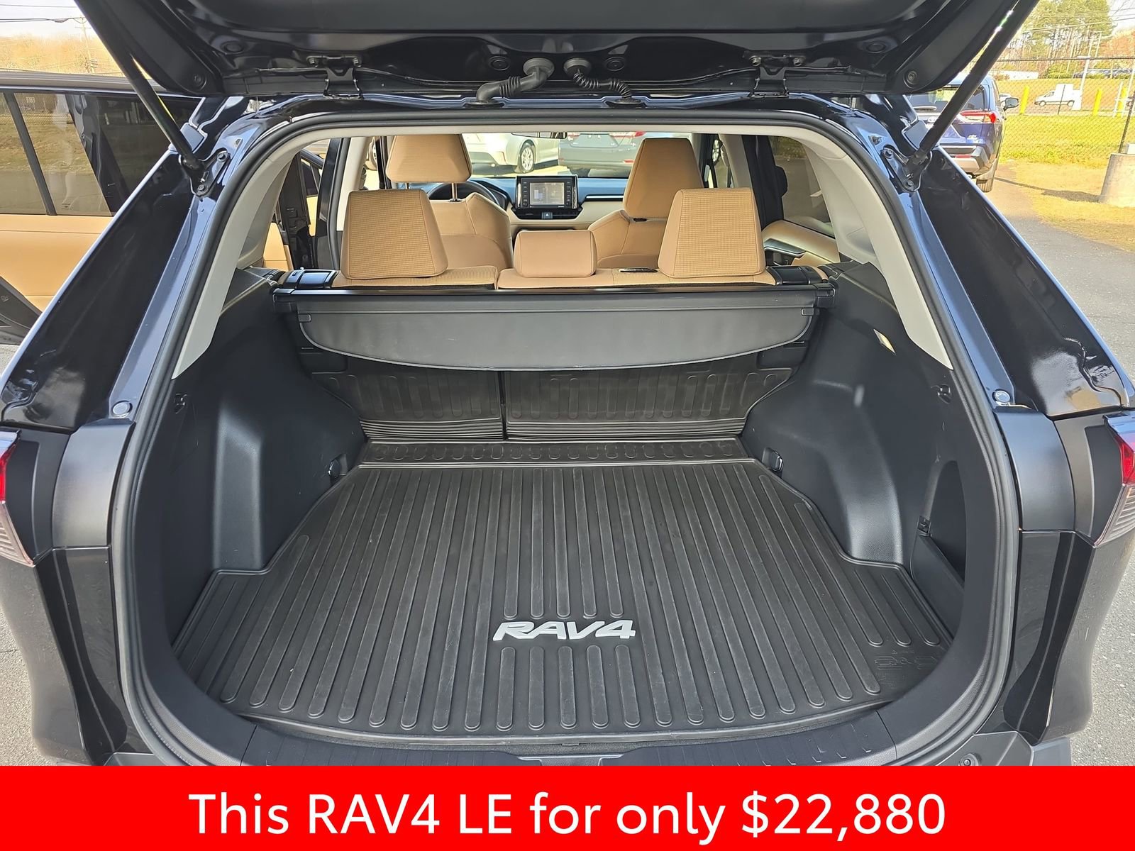 Used 2022 Toyota RAV4 LE image 17