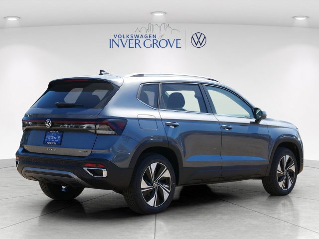New 2026 Volkswagen Taos SE AWD/4WD image 2