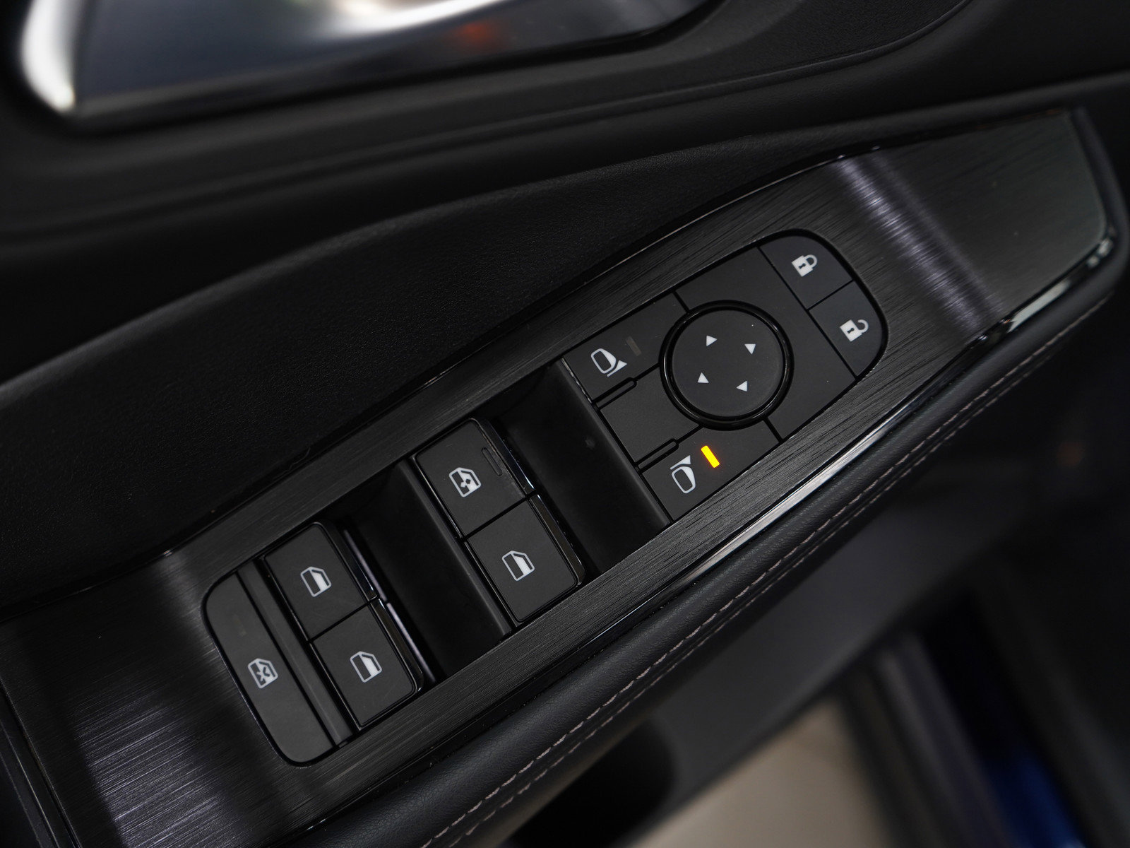 Used 2024 Nissan Rogue SV w/ SV Premium Package image 22