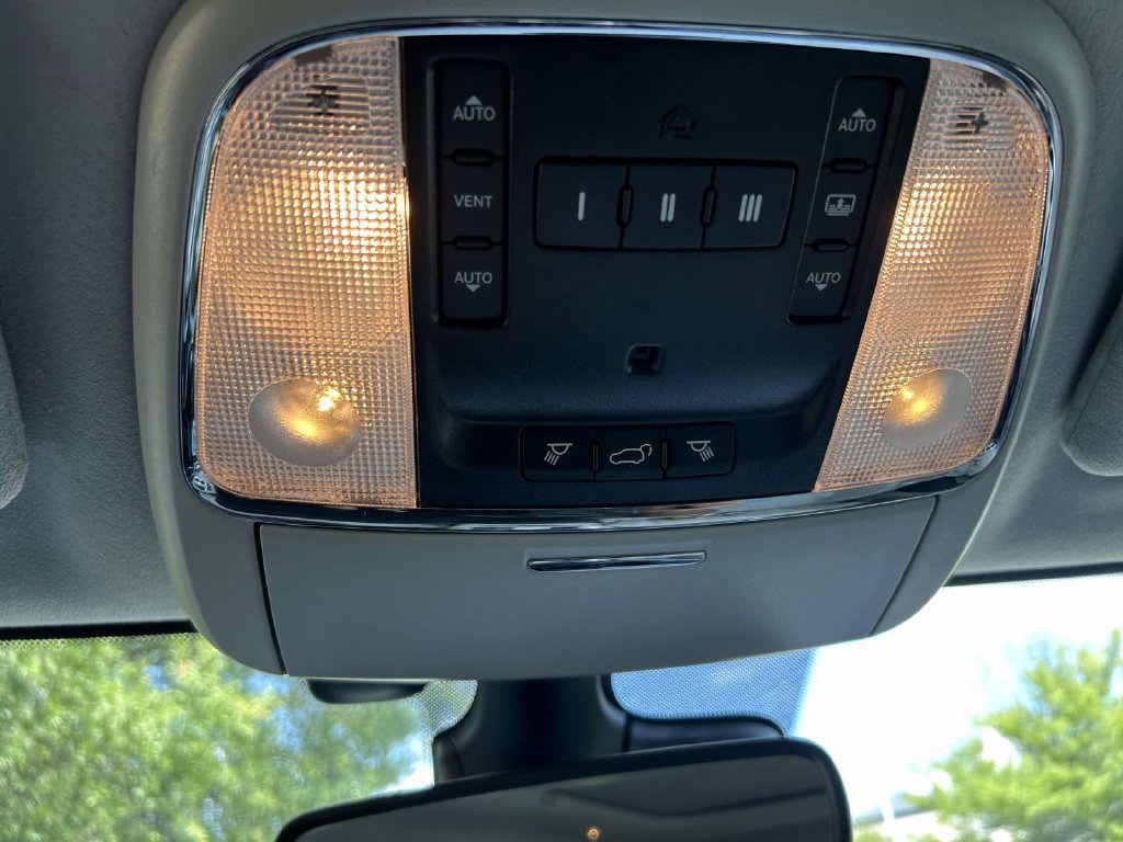 Used 2020 Jeep Grand Cherokee Summit AWD/4WD image 19