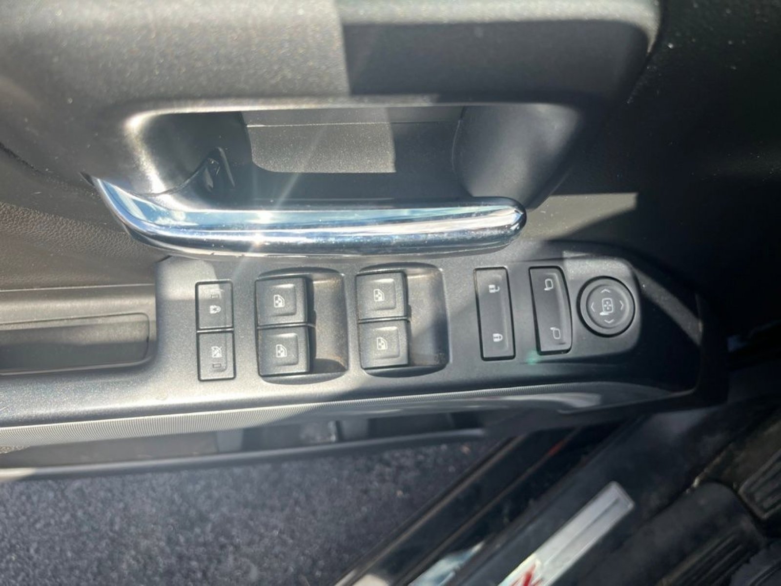 Used 2018 Chevrolet Silverado 1500 LT w/ All Star Edition AWD/4WD image 11