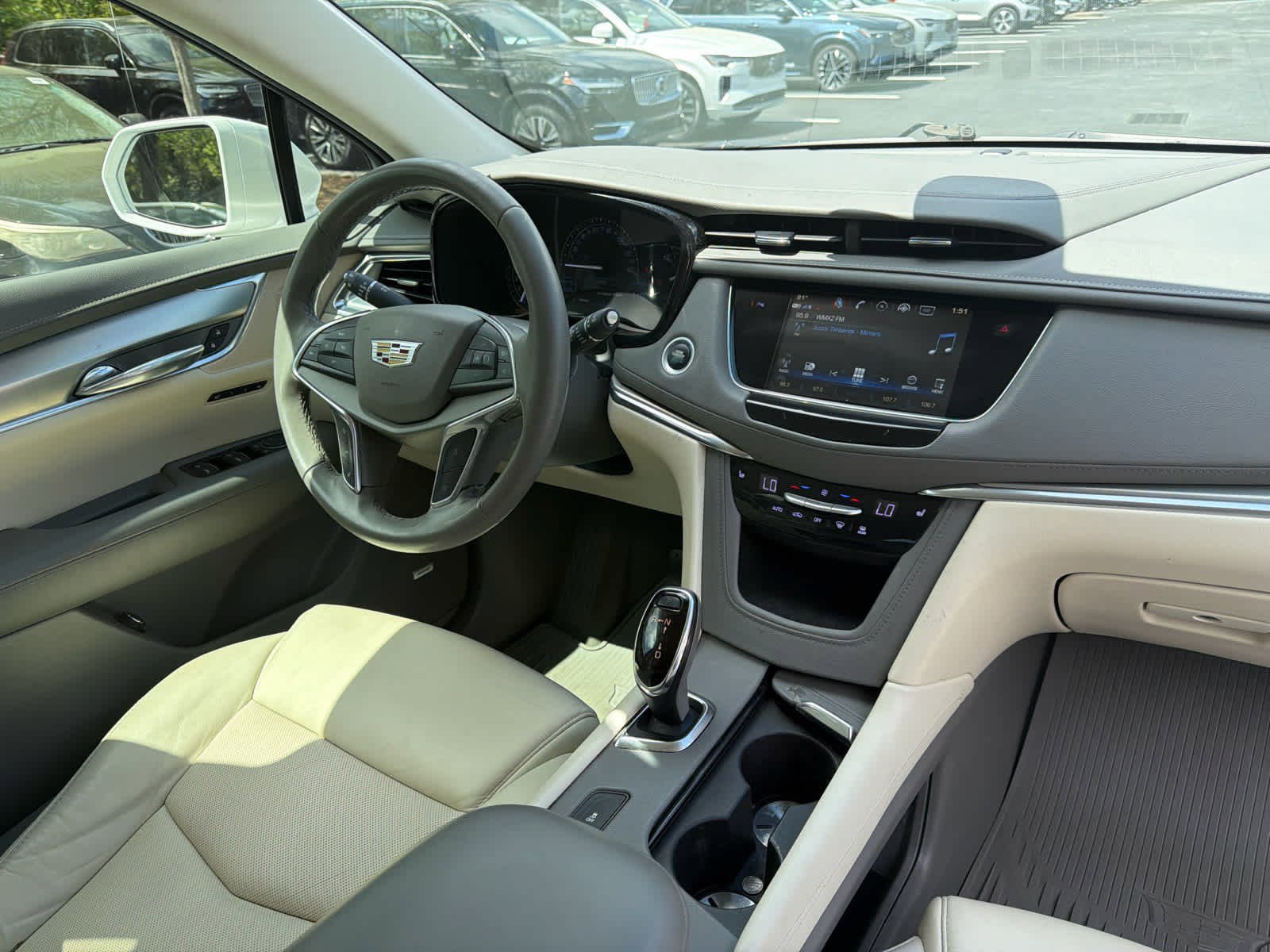 Used 2018 Cadillac XT5 Luxury w/ Driver Awareness Package image 18