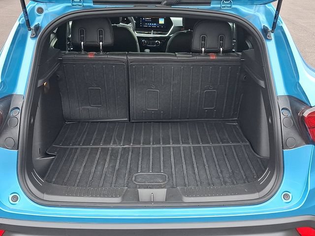 Used 2025 Chevrolet Trax RS FWD image 28