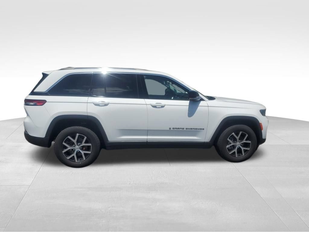 Used 2023 Jeep Grand Cherokee Limited AWD/4WD image 9