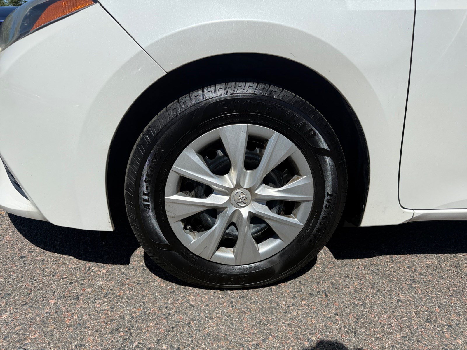 Used 2014 Toyota Corolla LE FWD image 24