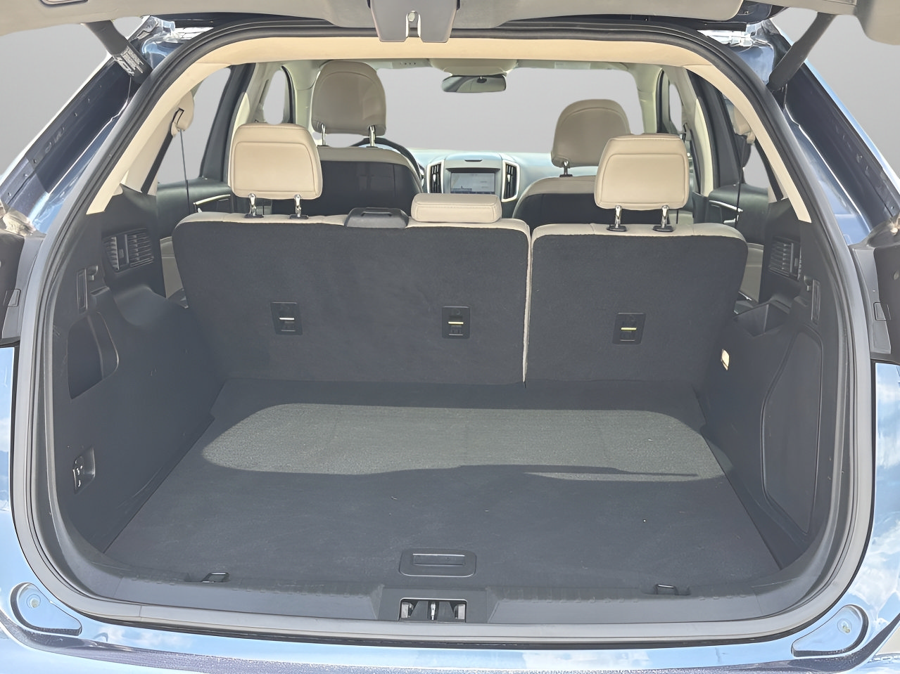 Used 2019 Ford Edge Titanium FWD image 8