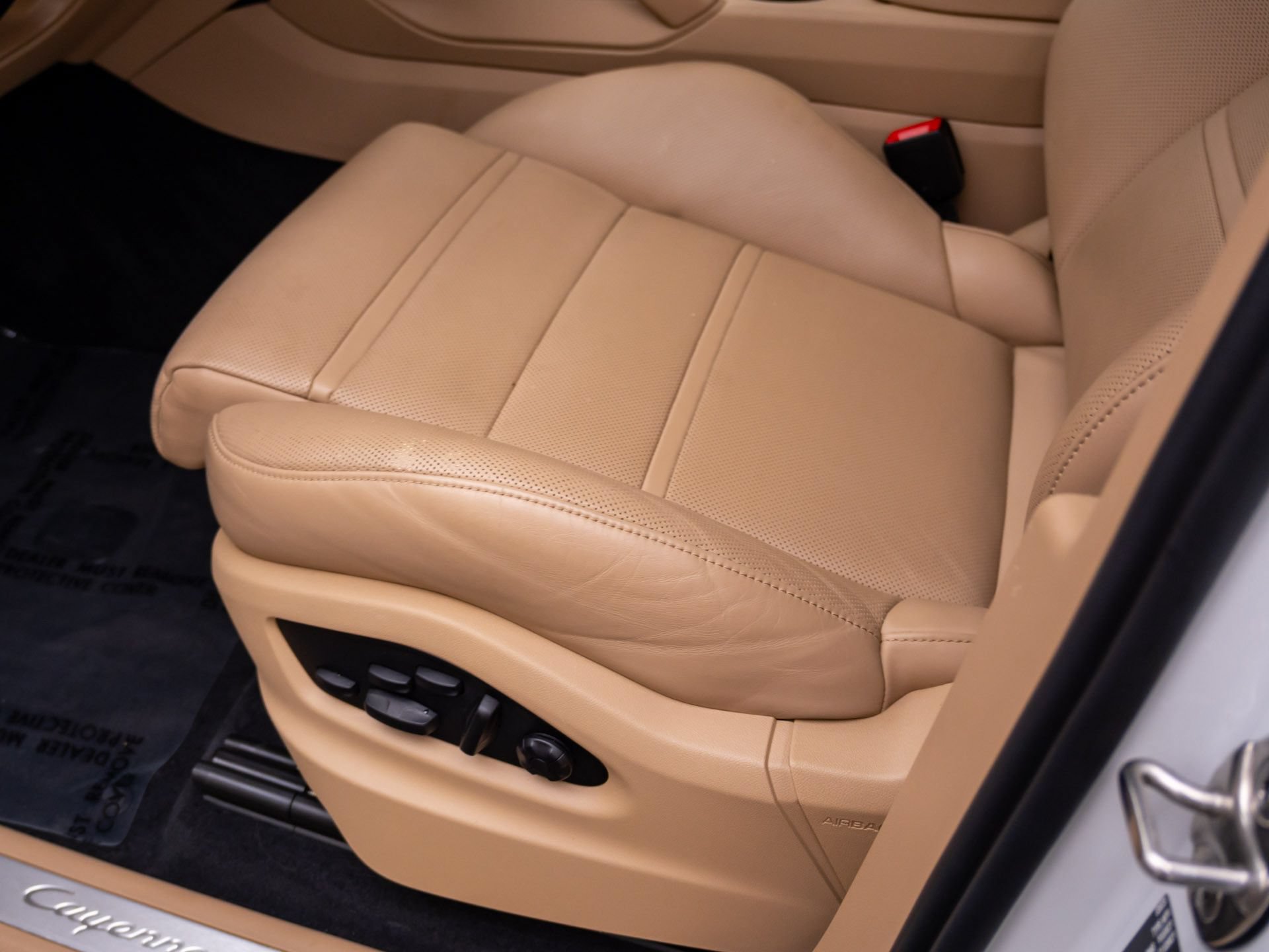 Certified 2023 Porsche Cayenne AWD/4WD image 16